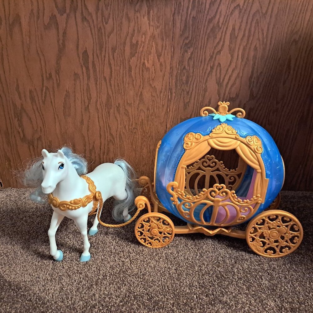 Disney Princess Cinderella’s Rolling Carriage & Horse with Brushable Mane & Tail - Picture 9 of 9